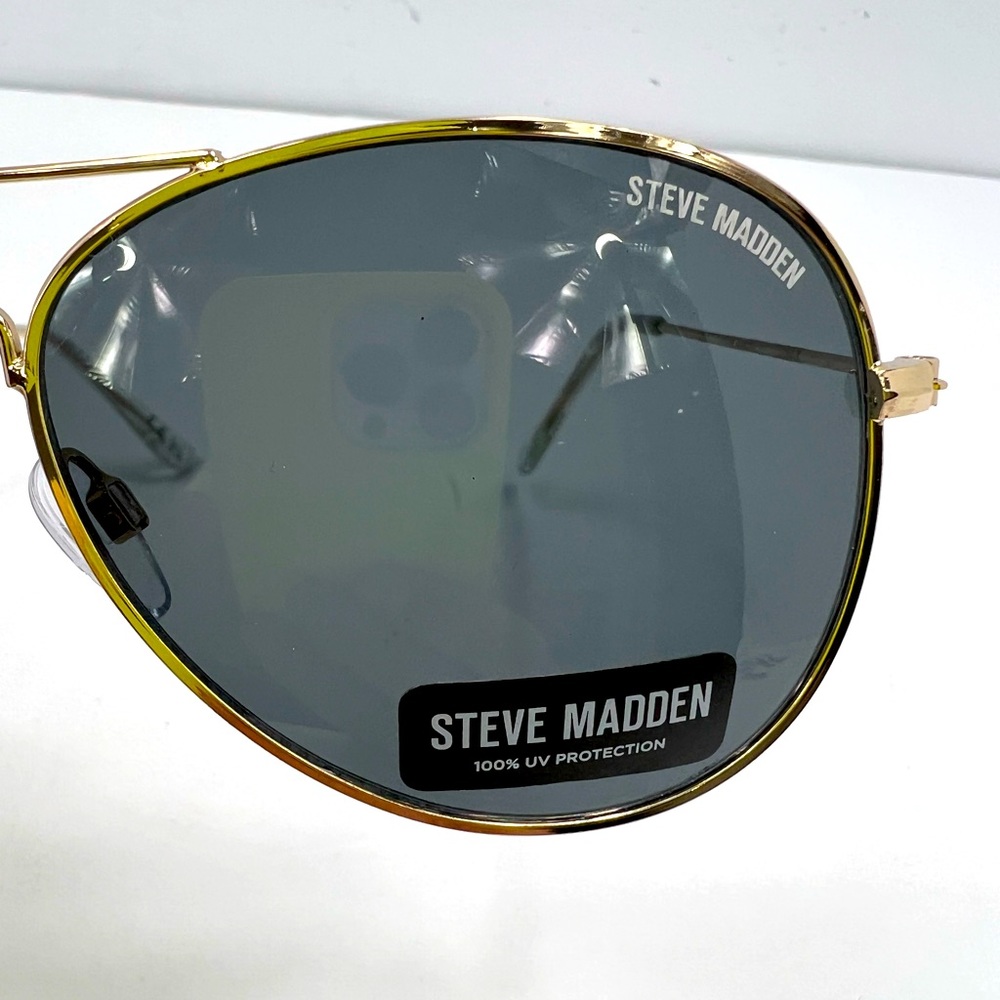 STEVE MADDEN GREY AVIATION WITH GREY TINTED LENSES, HOLD METAL FRAME - Picture 5 of 12